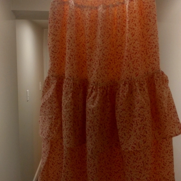 Small Senlis Beautiful Pink Floral Tee with Small Tiered Ruffle  Skirt - Picture 4 of 10